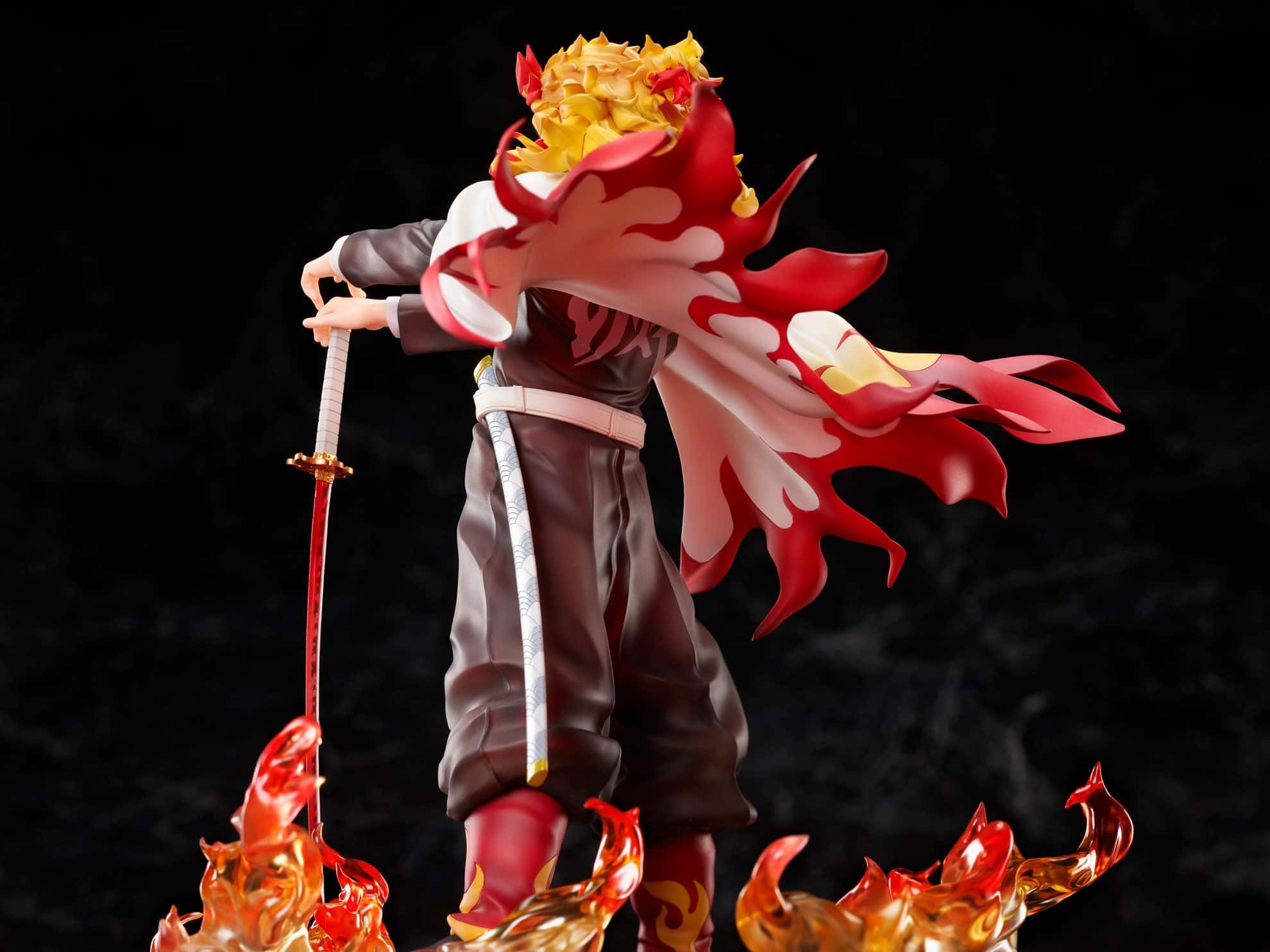 ANIPLEX – Demon Slayer- Kimetsu no Yaiba The Movie- Mugen Train – Kyojuro Rengoku 1_8 (1)