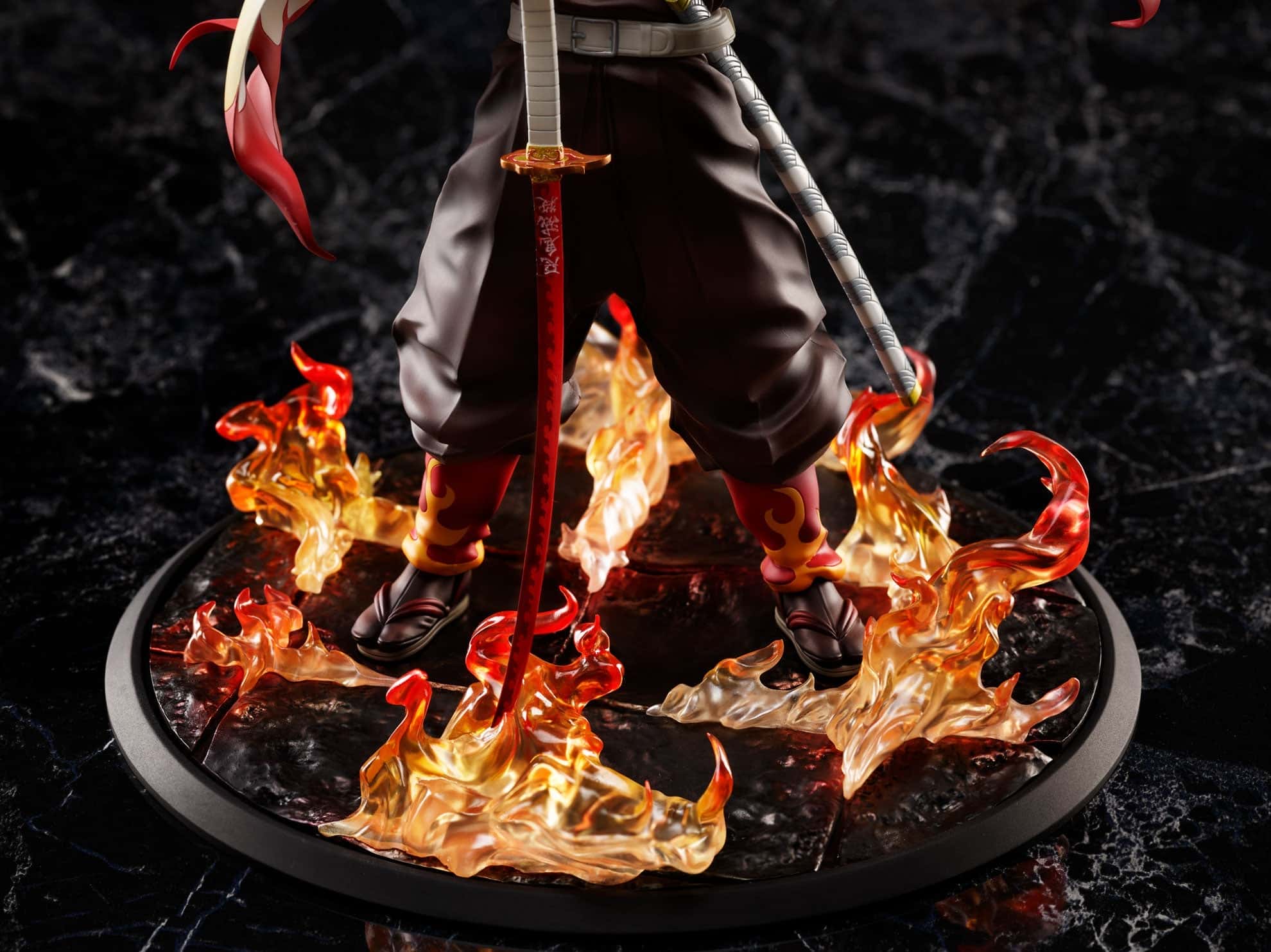 ANIPLEX – Demon Slayer- Kimetsu no Yaiba The Movie- Mugen Train – Kyojuro Rengoku 1_8 (1)