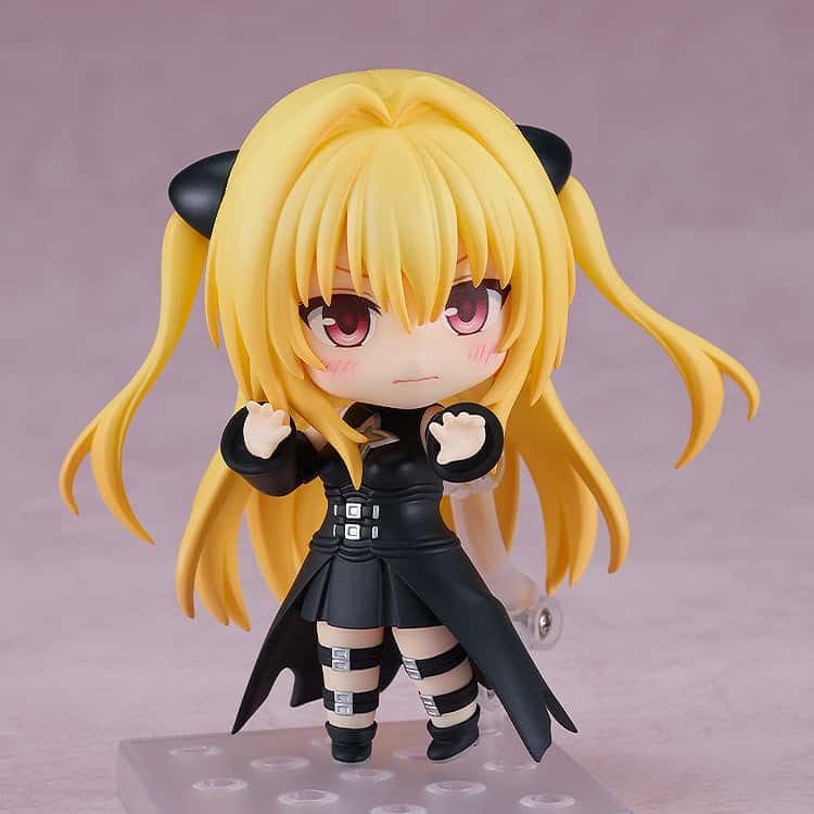 Nendoroid 2453 – To Love-Ru Darkness – Golden Darkness 2-0 (1)